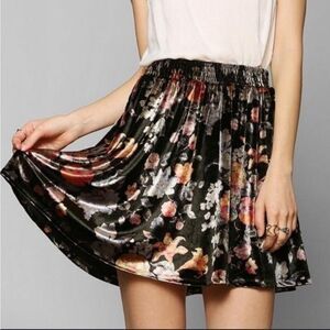 Ecote urban outfitters velour/velvet floral mini skirt